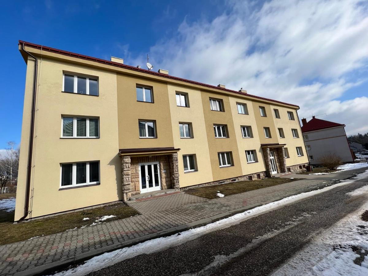 Apartman Md Lägenhet Žacléř Exteriör bild