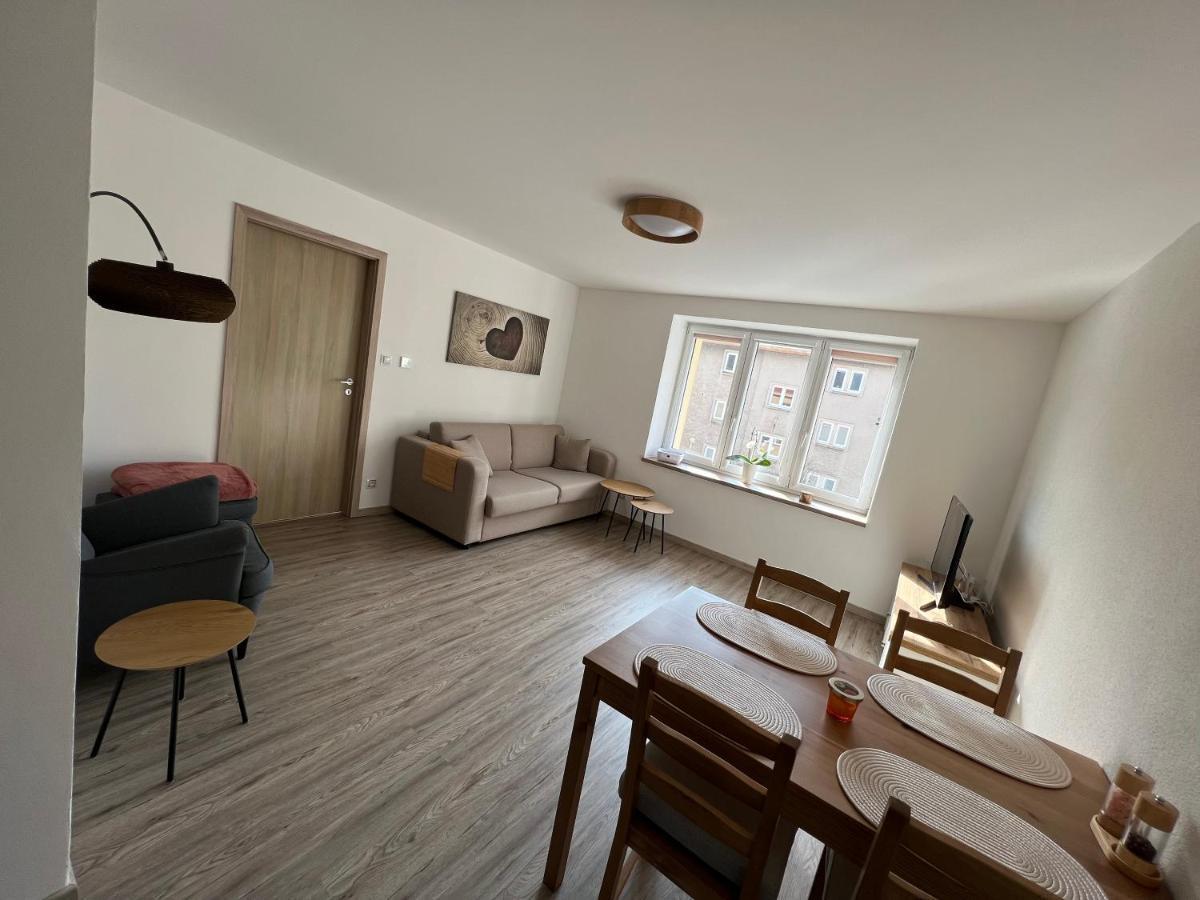 Apartman Md Lägenhet Žacléř Exteriör bild